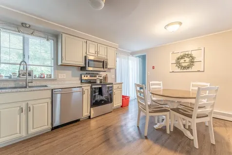 7 Woods Avenue Londonderry NH 03053