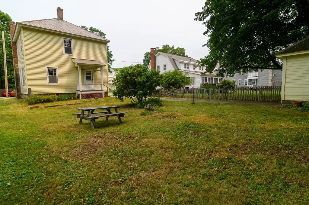 136 Oak Grove Avenue Brattleboro VT 05301