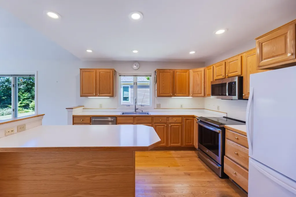 18 Berrill Farms Lane Hanover NH 03755