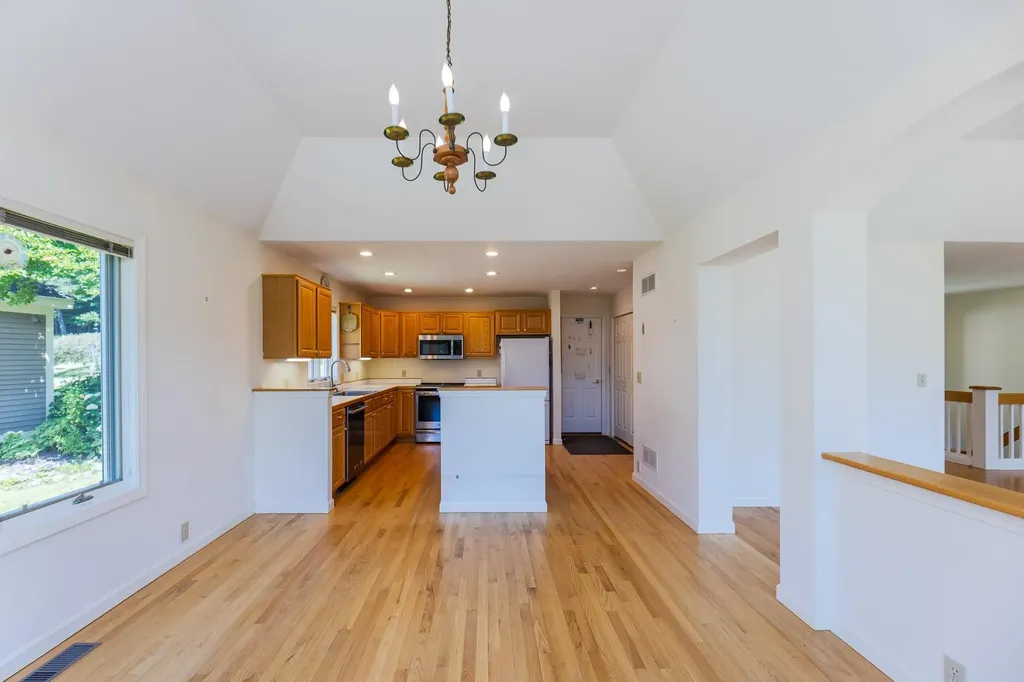 18 Berrill Farms Lane Hanover NH 03755