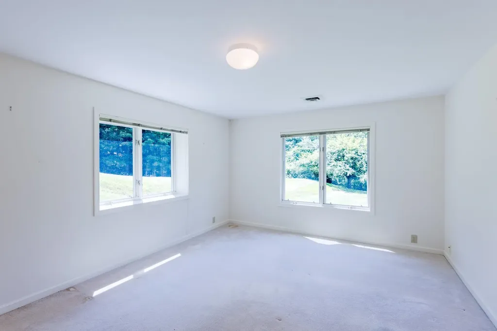 18 Berrill Farms Lane Hanover NH 03755