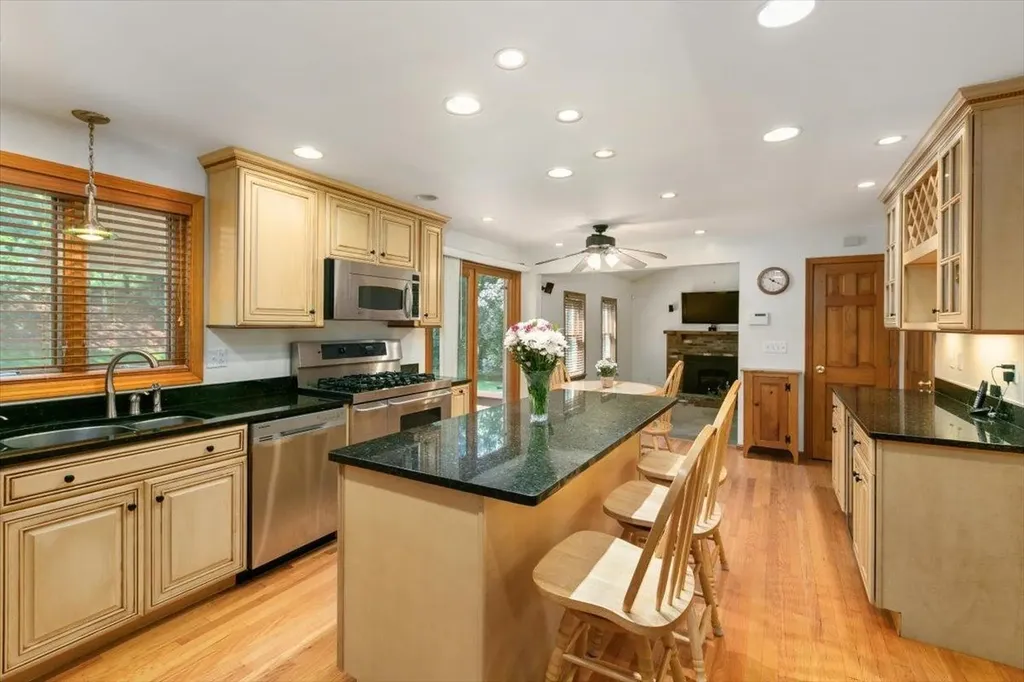 5 Plaza Avenue Hudson NH 03051