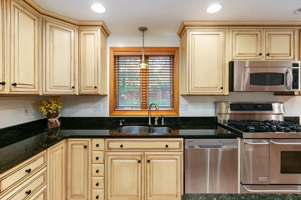 5 Plaza Avenue Hudson NH 03051