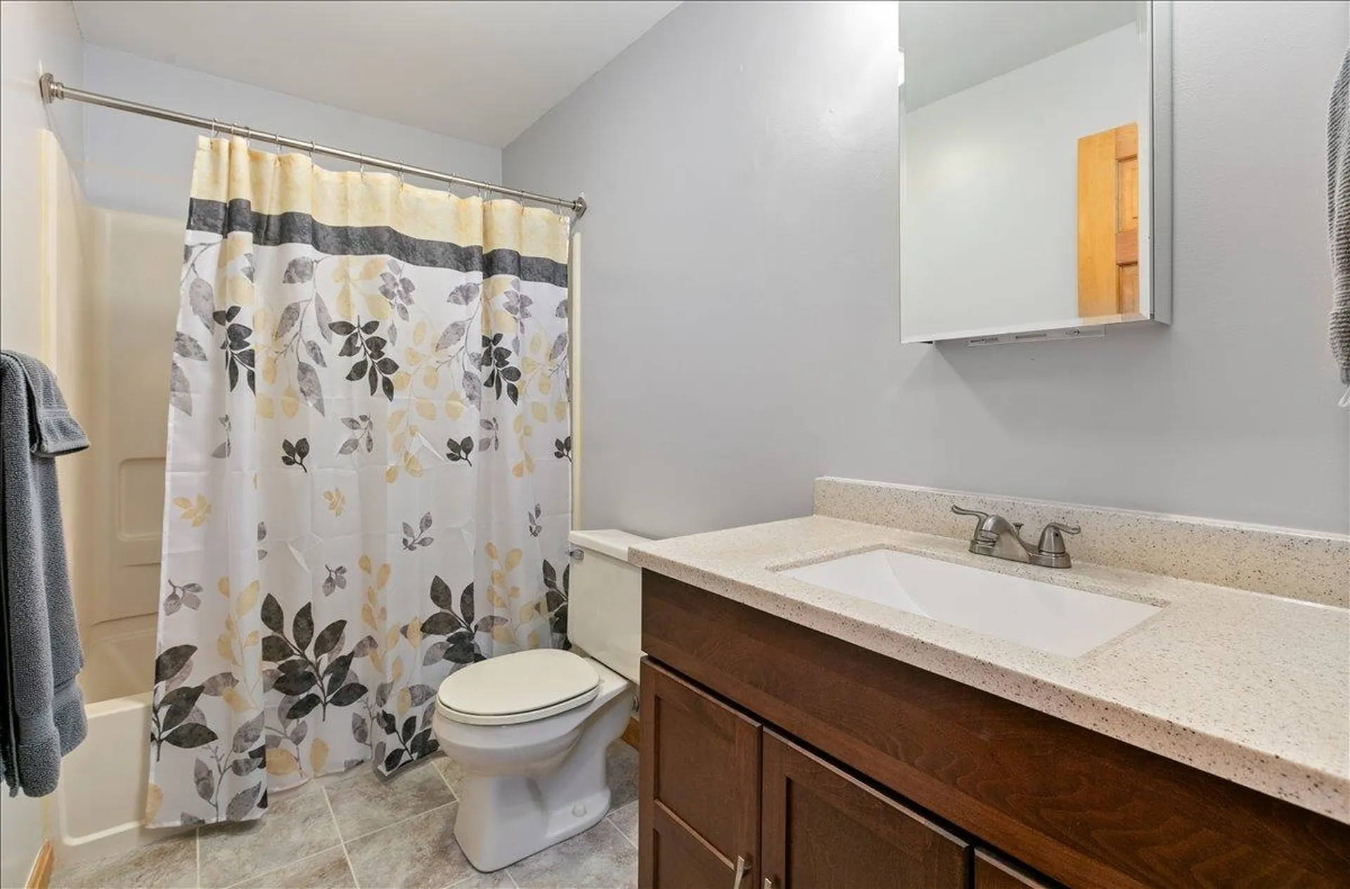 5 Plaza Avenue Hudson NH 03051