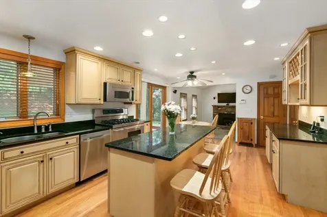 5 Plaza Avenue Hudson NH 03051