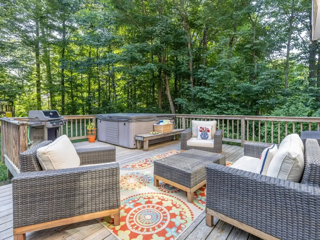 8 Lida Drive Essex VT 05452
