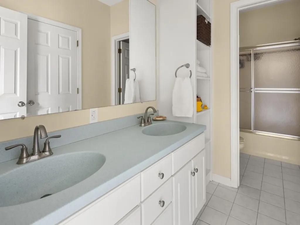 8 Lida Drive Essex VT 05452