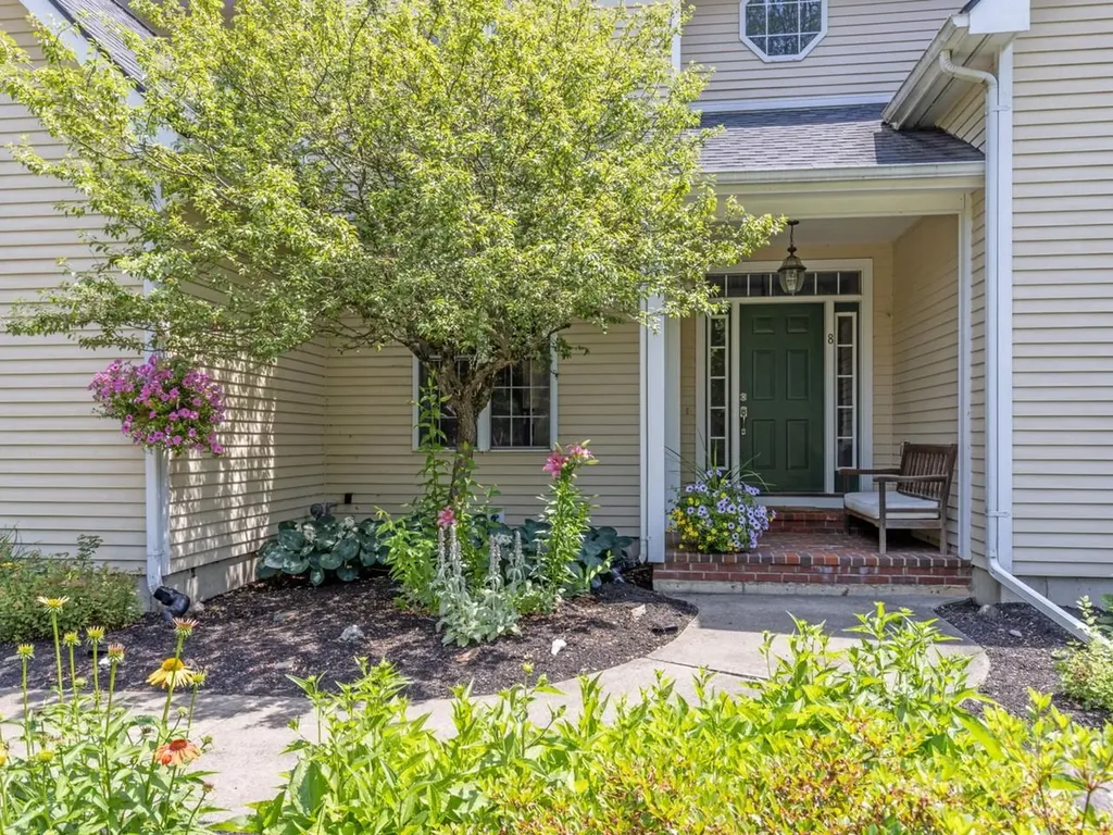 8 Lida Drive Essex VT 05452