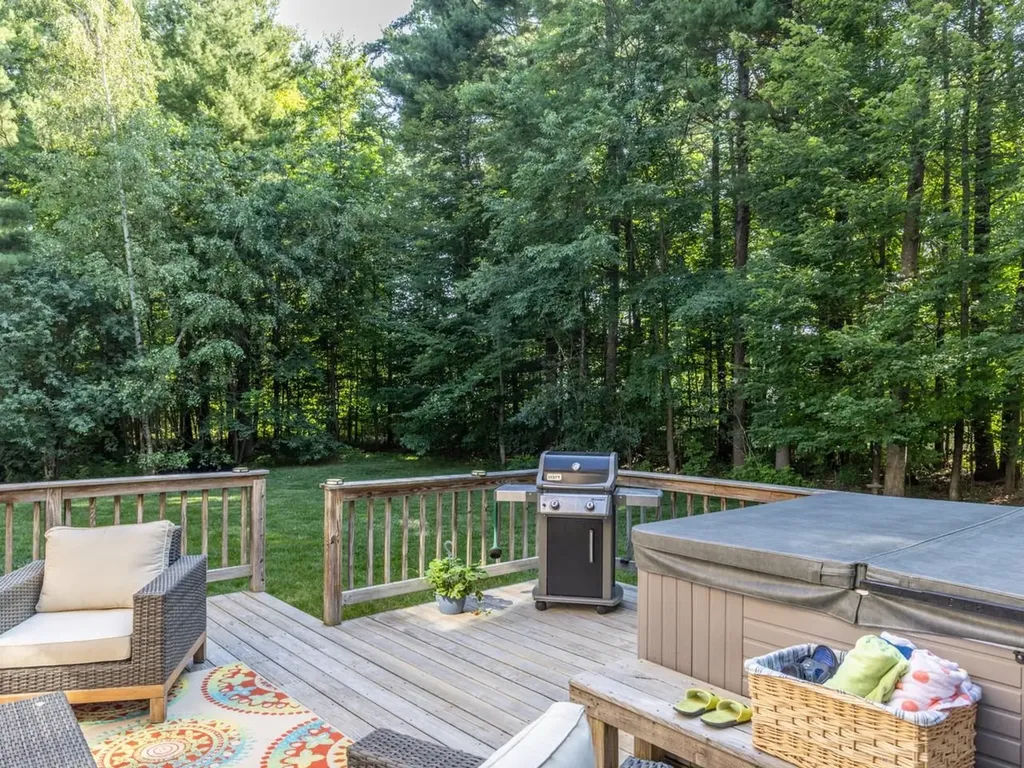 8 Lida Drive Essex VT 05452