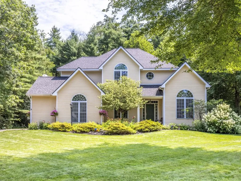 8 Lida Drive Essex VT 05452