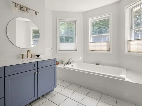8 Lida Drive Essex VT 05452