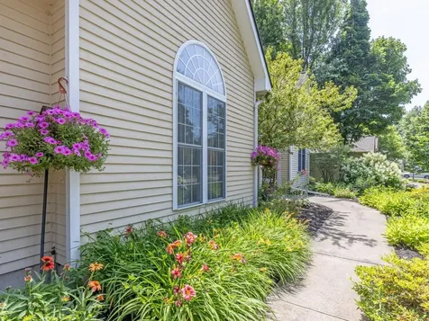 8 Lida Drive Essex VT 05452