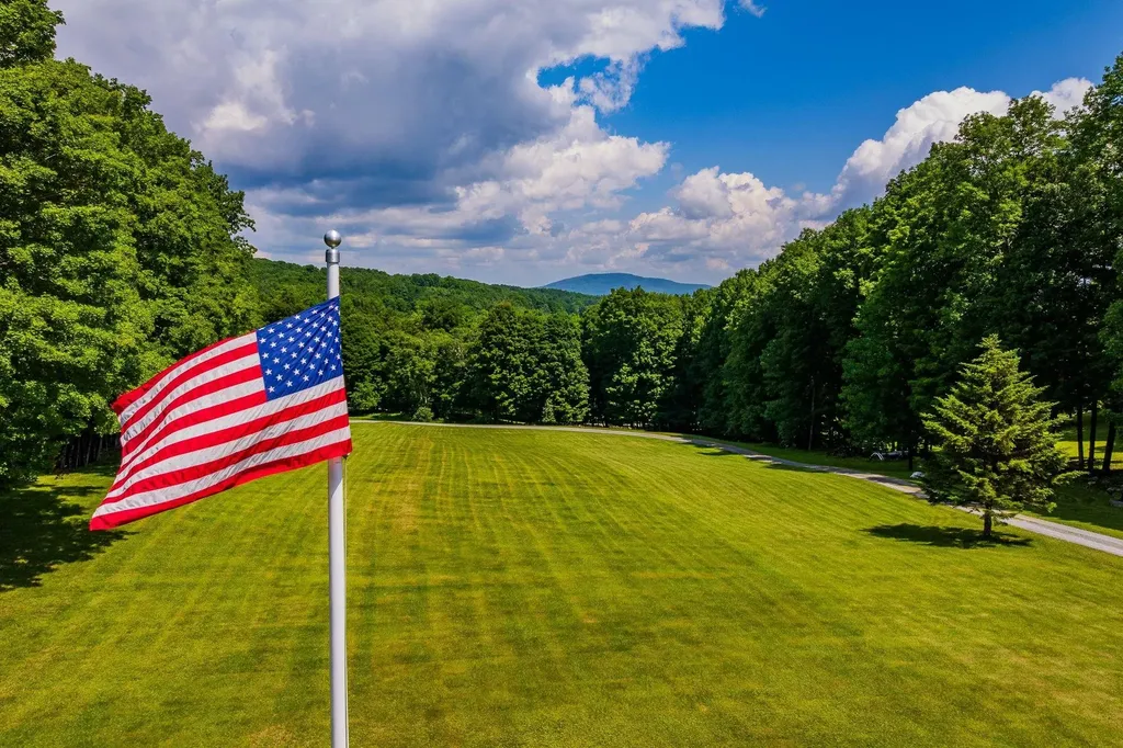 817 Topsham Road Newbury VT 05051