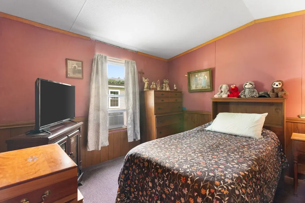 38 Pine Street Hinsdale NH 03451