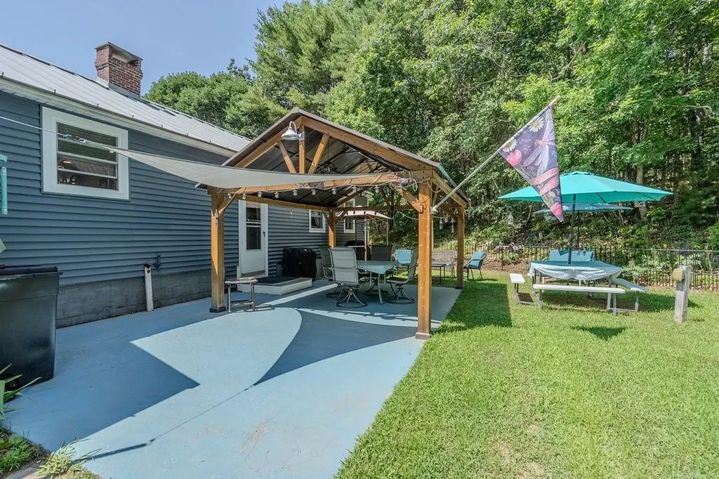 18 Lady Slipper Lane Barrington NH 03825