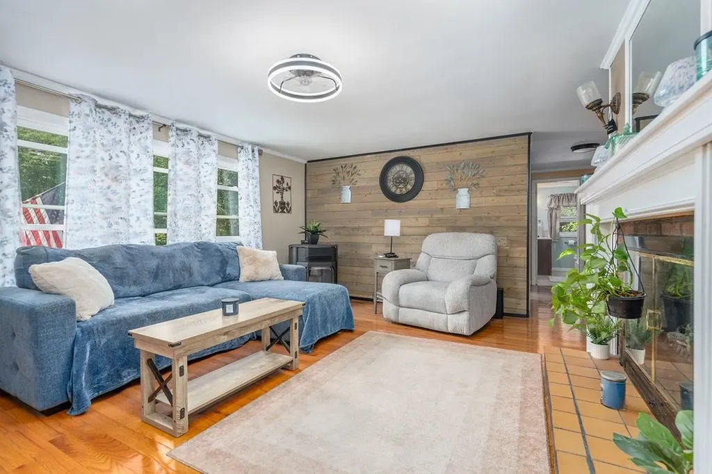 18 Lady Slipper Lane Barrington NH 03825