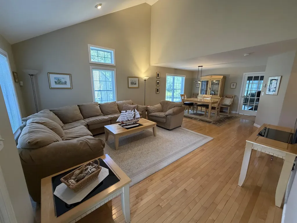 12 Twin Pond Circle Exeter NH 03833