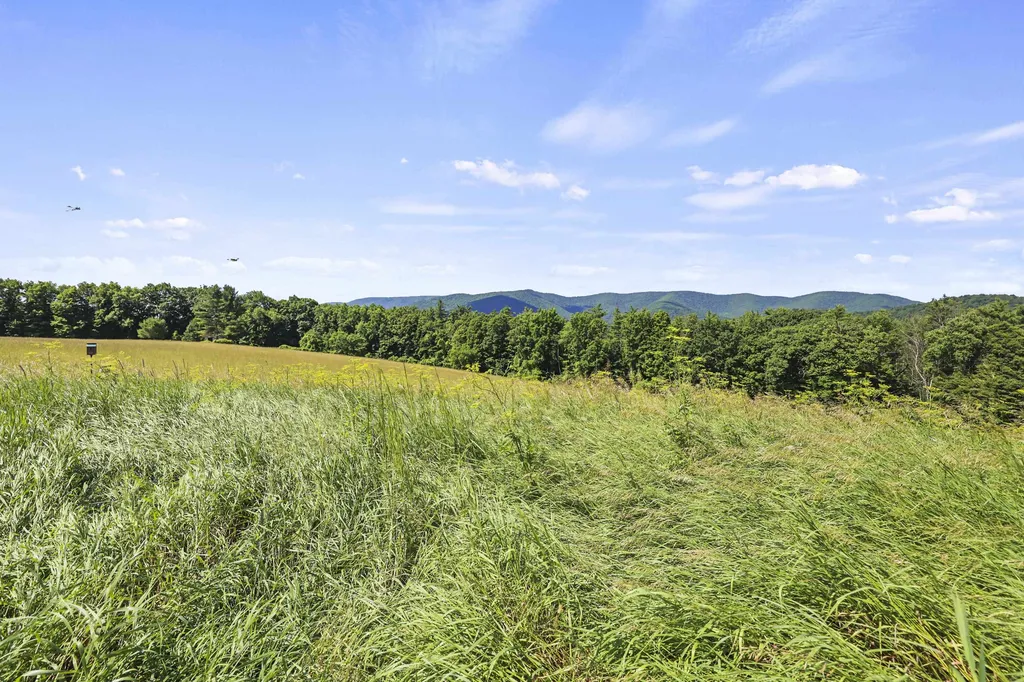 1996 North Pownal Road Pownal VT 05260