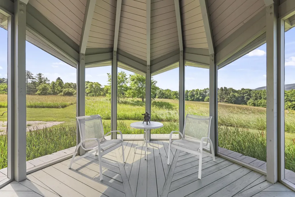 1996 North Pownal Road Pownal VT 05260
