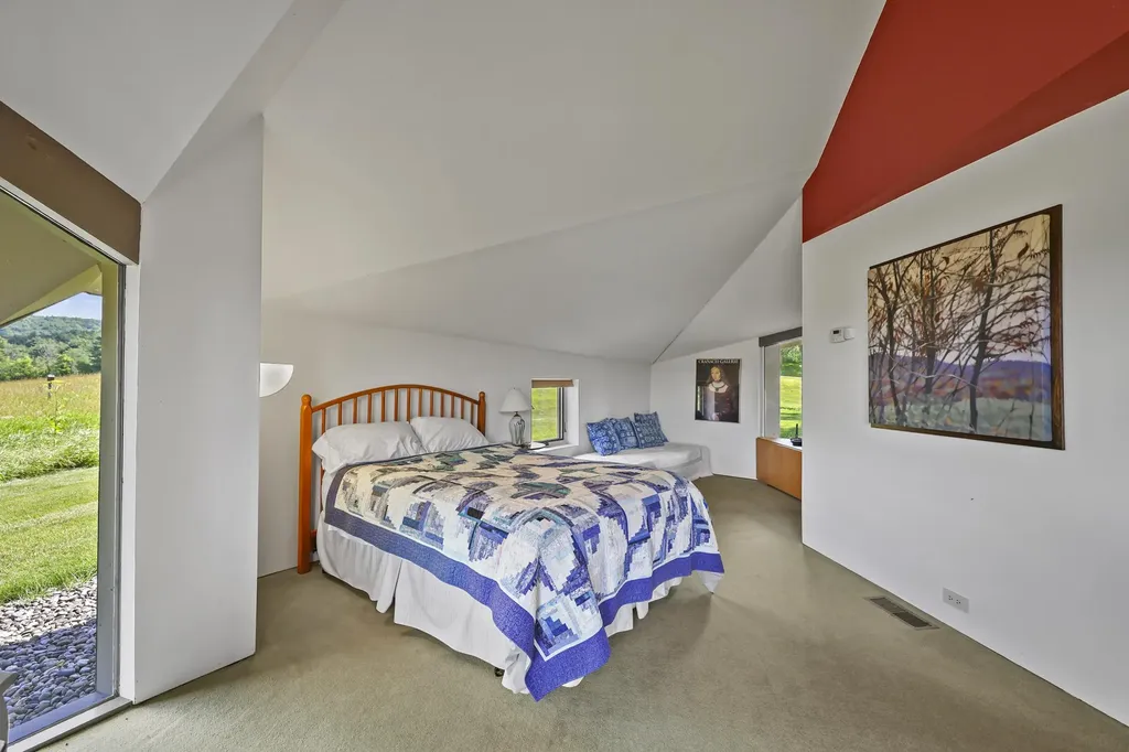 1996 North Pownal Road Pownal VT 05260