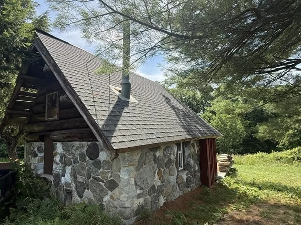 1996 North Pownal Road Pownal VT 05260