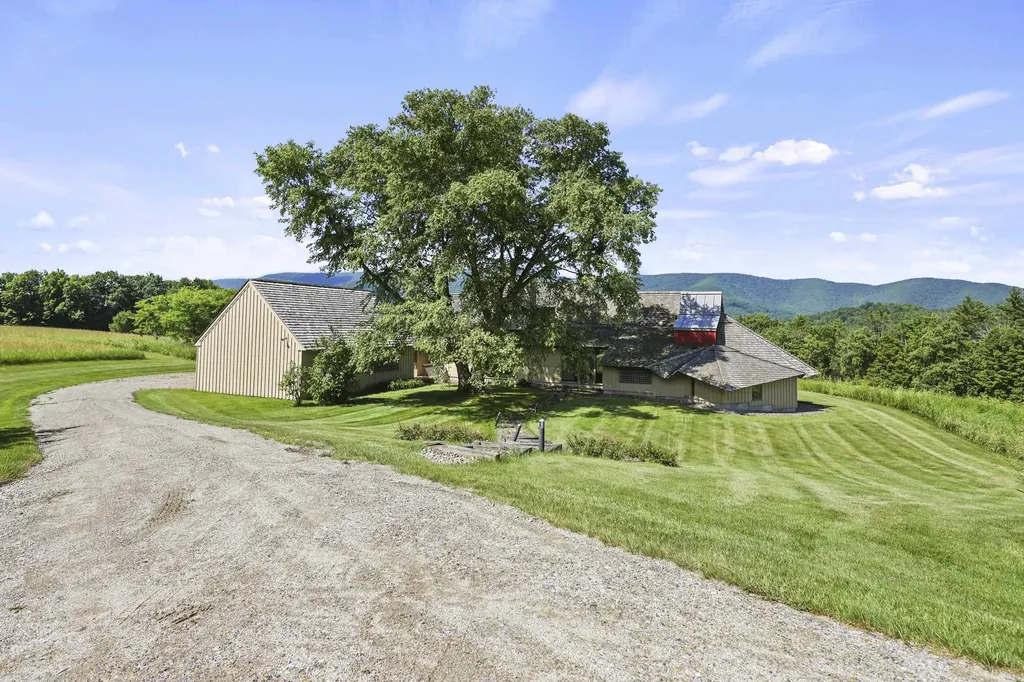 1996 North Pownal Road Pownal VT 05260