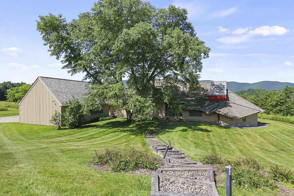 1996 North Pownal Road Pownal VT 05260