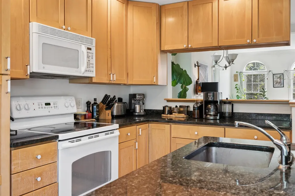 106 Barrister Drive Hartford VT 05001