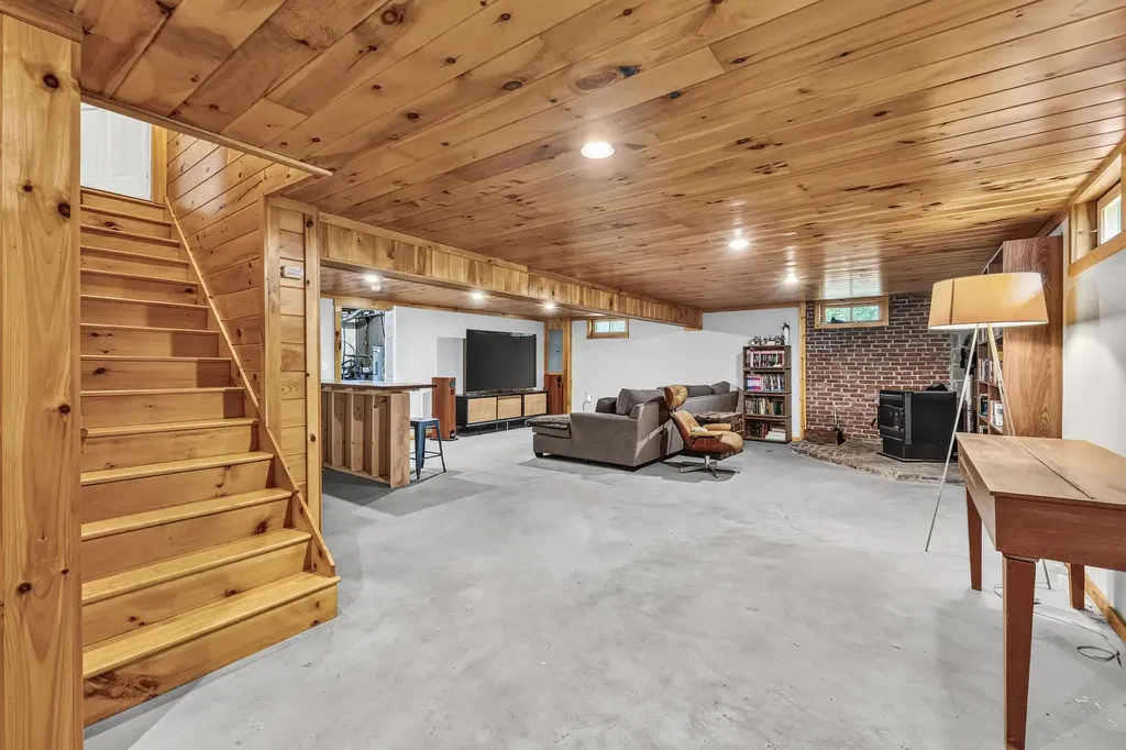 127 Little Falls Road Hollis ME 04042