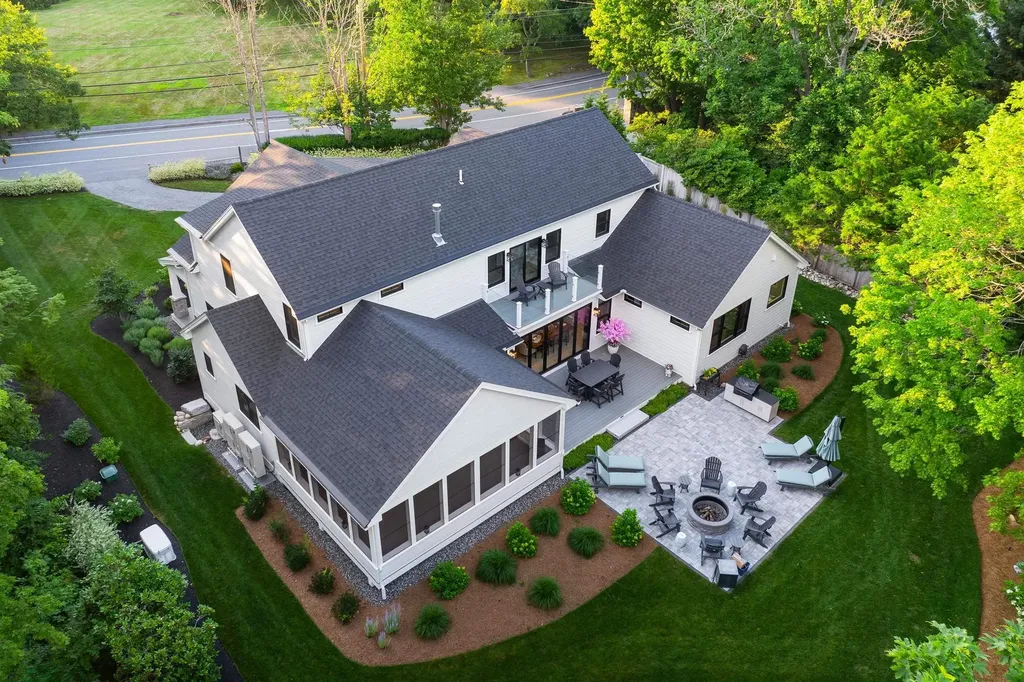 565 York Street York ME 03911