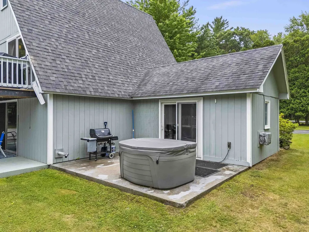 19 North Road North Hampton NH 03862