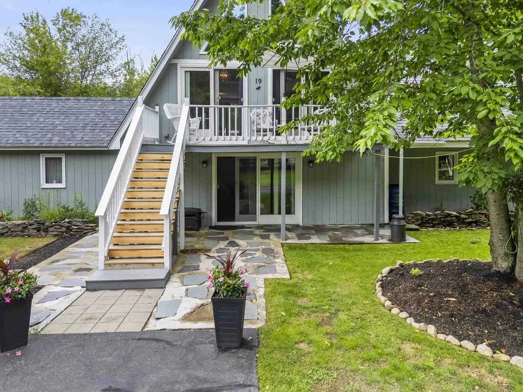 19 North Road North Hampton NH 03862