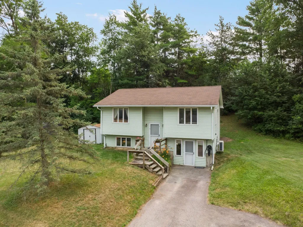 28 Booth Woods Vergennes VT 05491