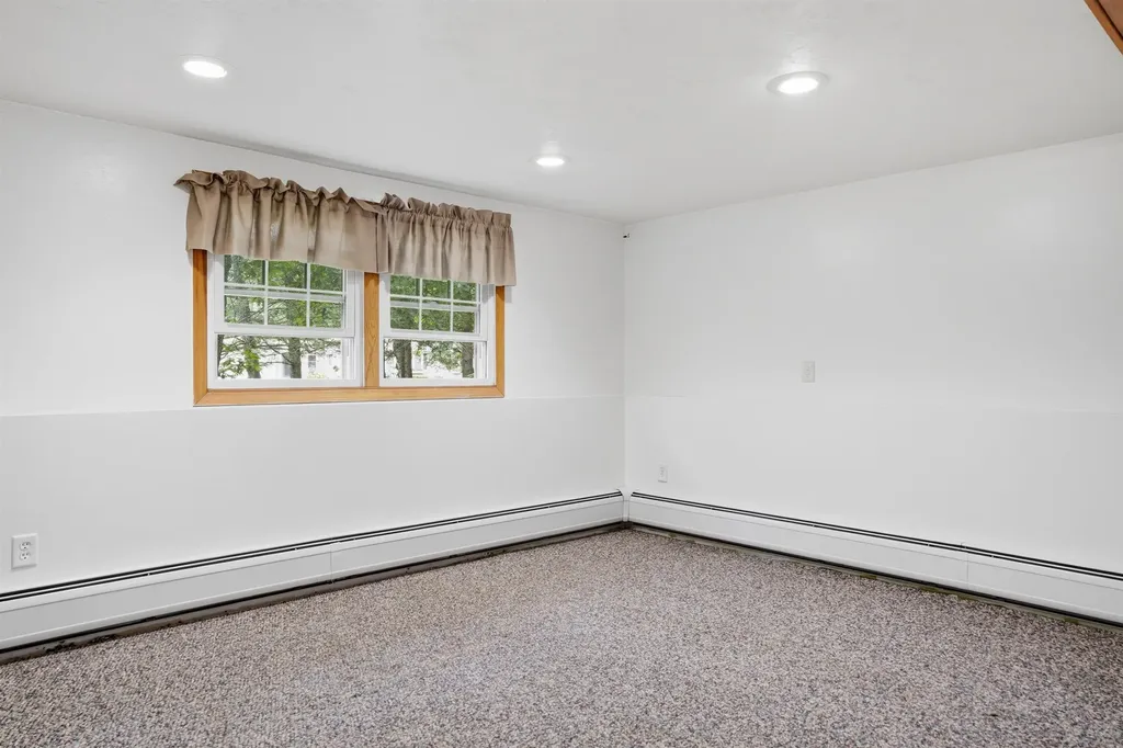 6 Birch Court Raymond NH 03077