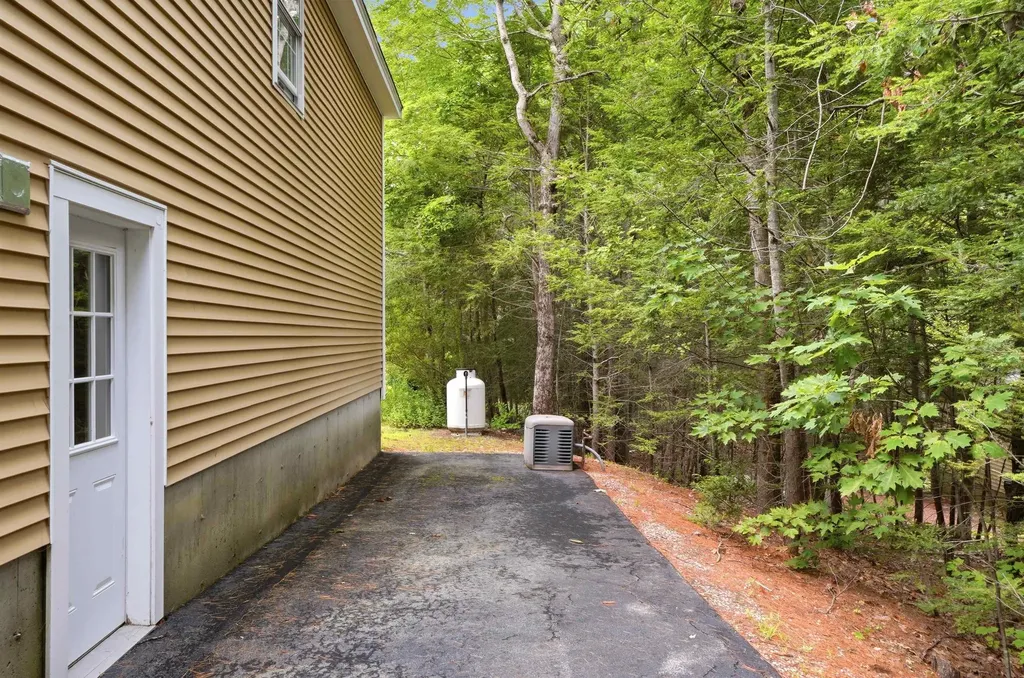 6 Birch Court Raymond NH 03077