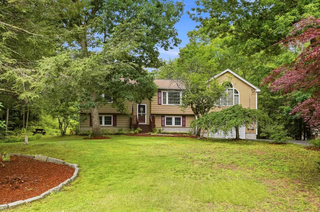 6 Birch Court Raymond NH 03077