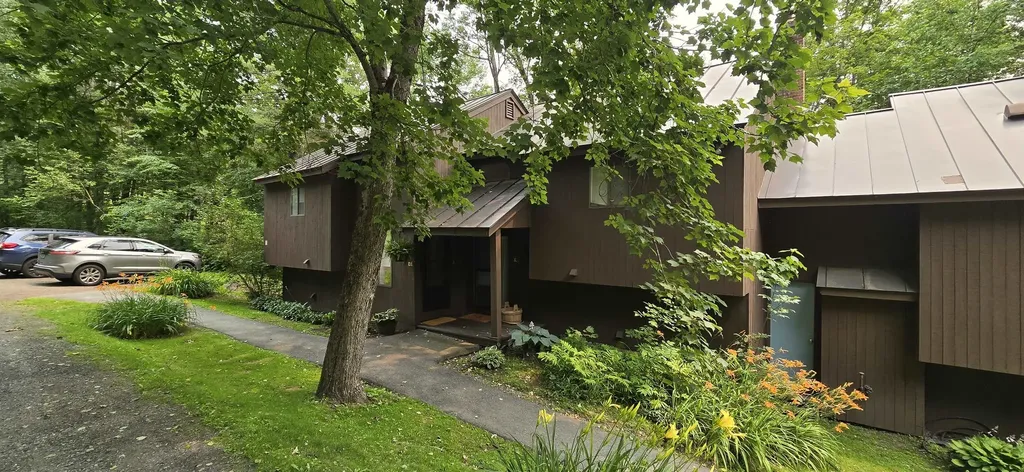 445 Old Quechee Road Hartford VT 05059