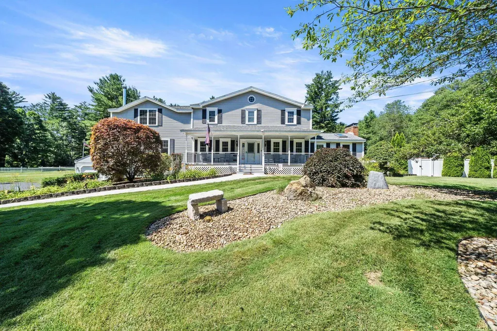 8 Forest Street Londonderry NH 03053