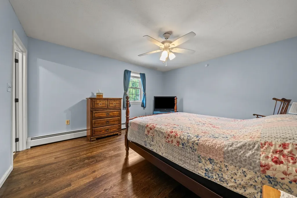 8 Forest Street Londonderry NH 03053