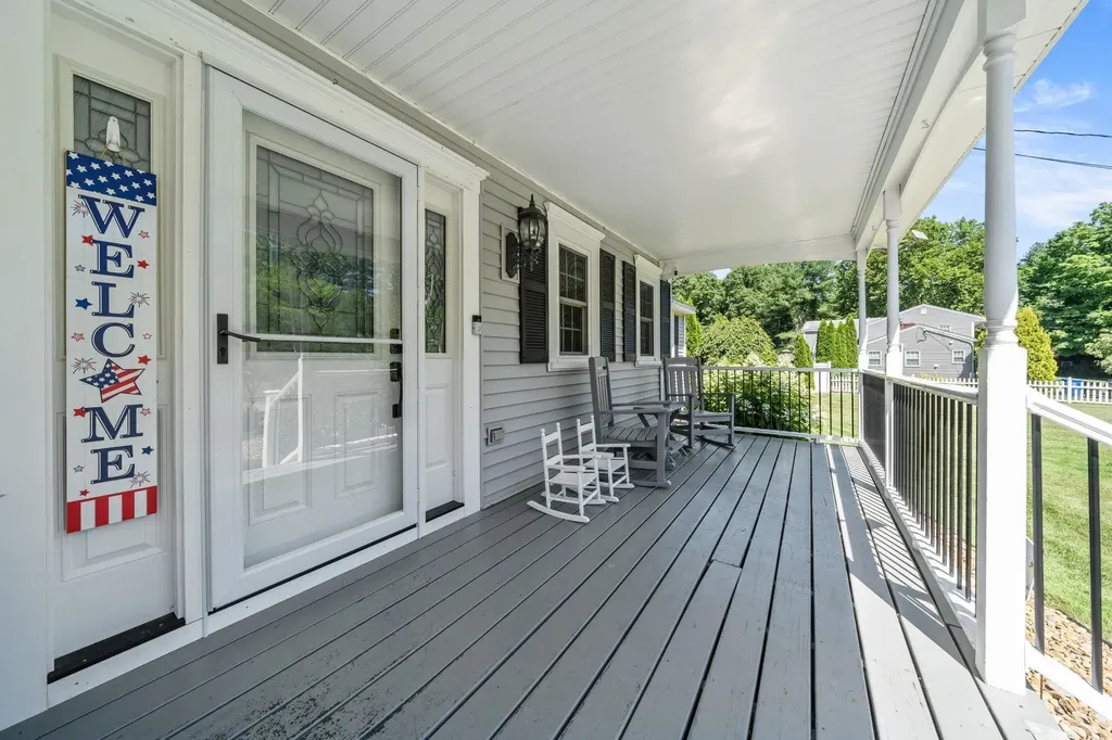 8 Forest Street Londonderry NH 03053