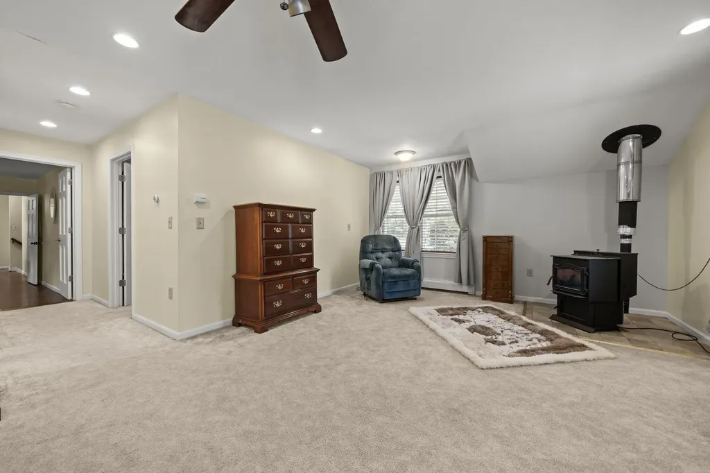 8 Forest Street Londonderry NH 03053
