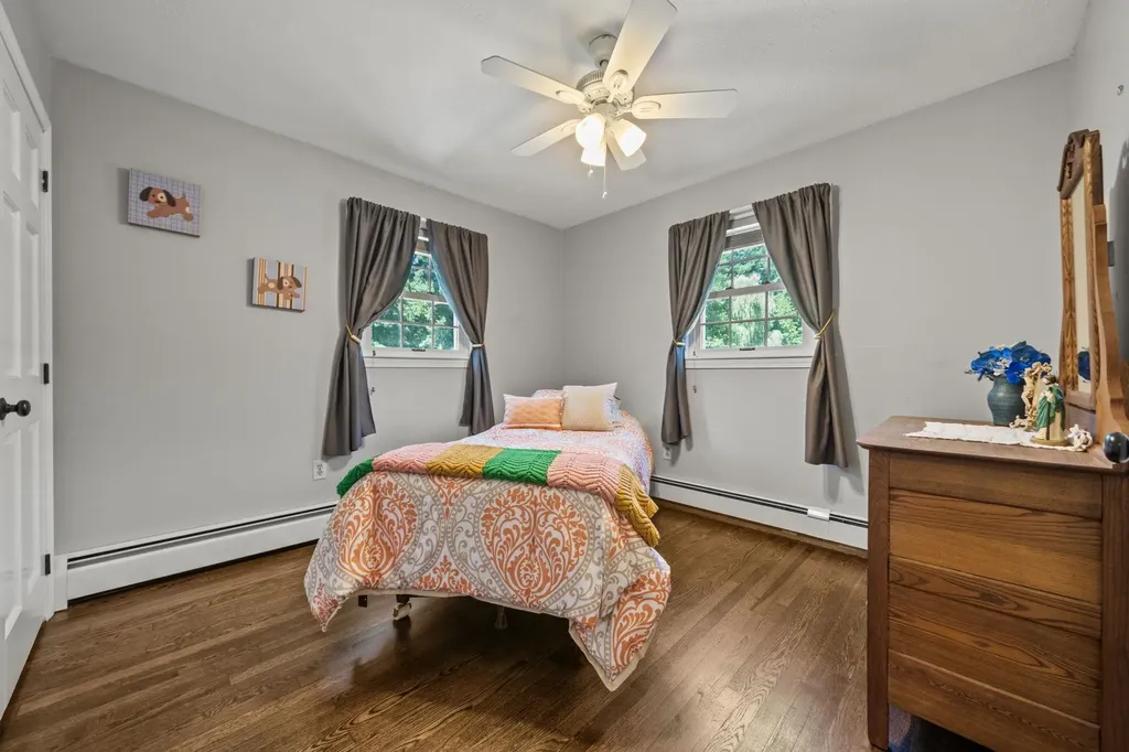 8 Forest Street Londonderry NH 03053