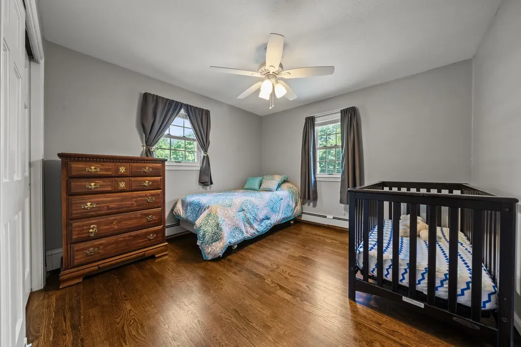 8 Forest Street Londonderry NH 03053