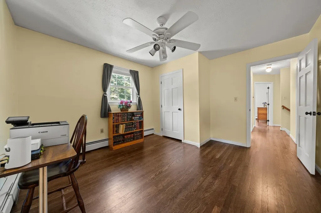 8 Forest Street Londonderry NH 03053