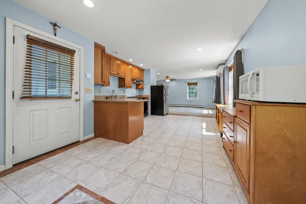 8 Forest Street Londonderry NH 03053