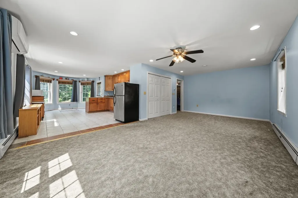 8 Forest Street Londonderry NH 03053
