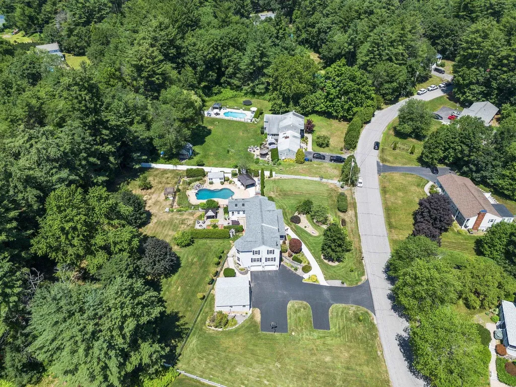 8 Forest Street Londonderry NH 03053
