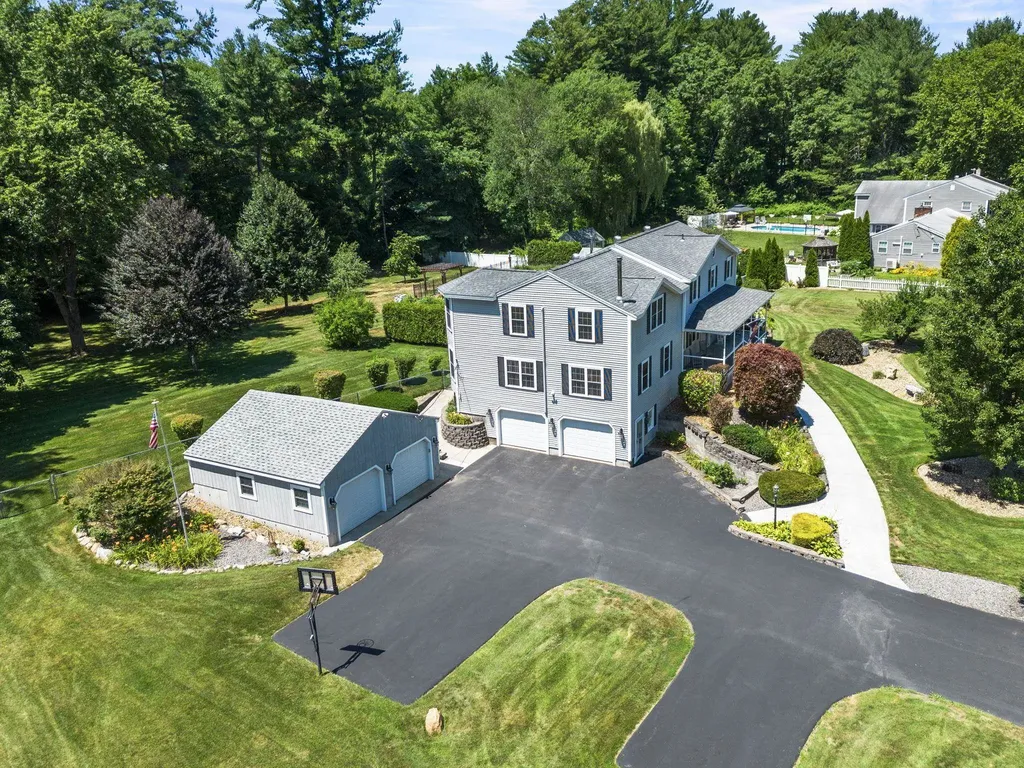 8 Forest Street Londonderry NH 03053