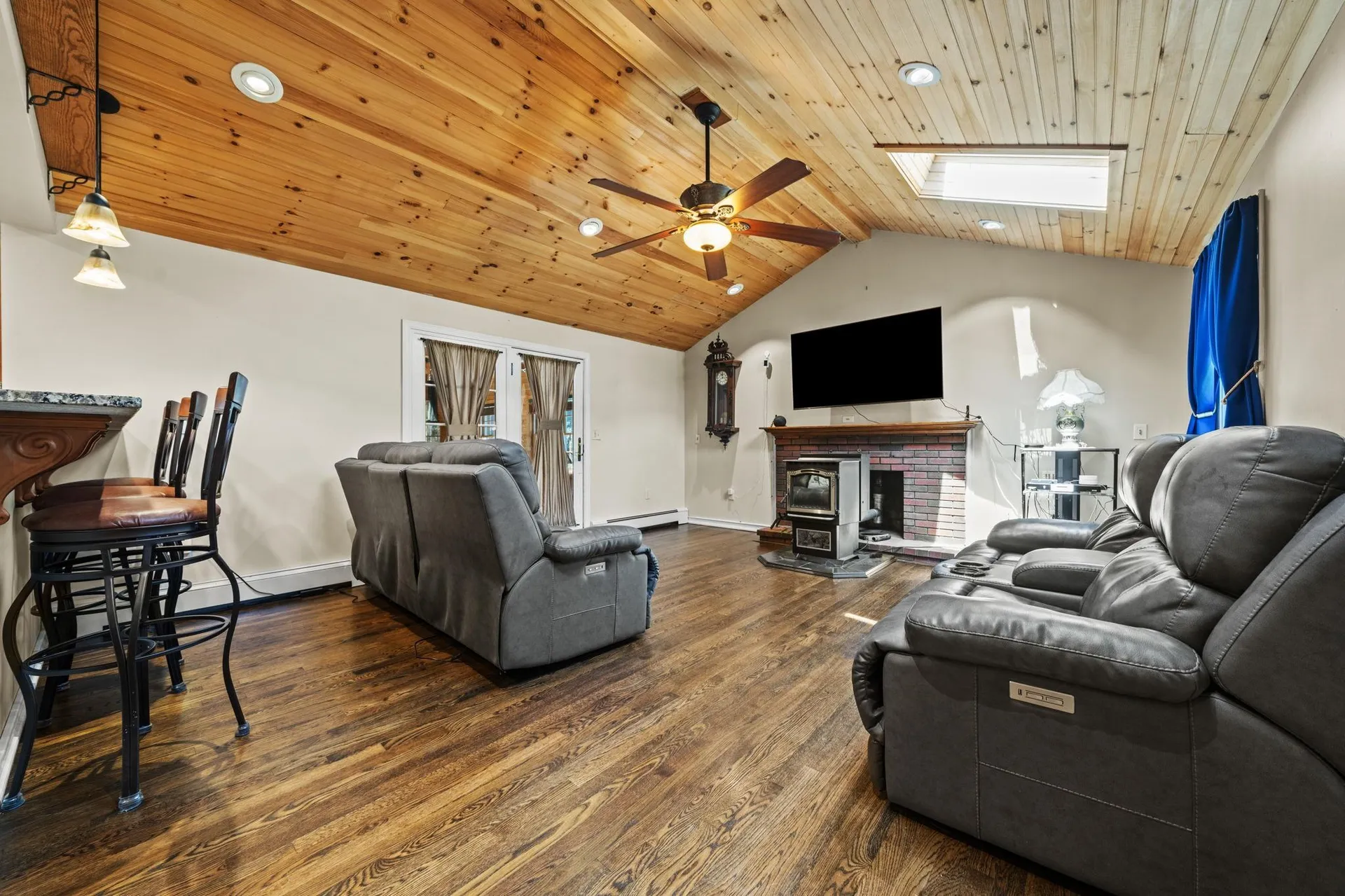 8 Forest Street Londonderry NH 03053