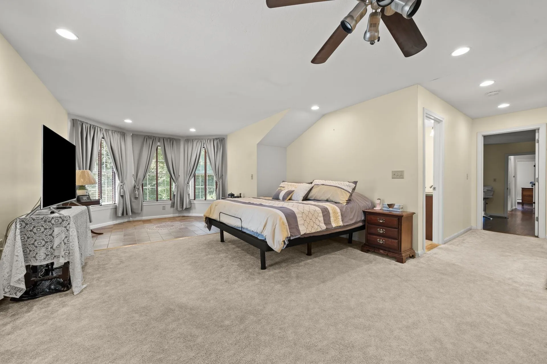 8 Forest Street Londonderry NH 03053